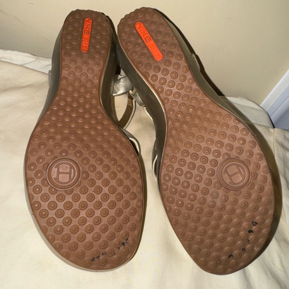 Women's Cole Haan Nike Air Regina Gold Strappy Sandals Sz 6 - Picture 7 of 7